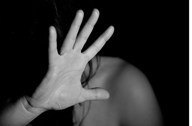 Бьет – значит любит: психология домашнего тирана