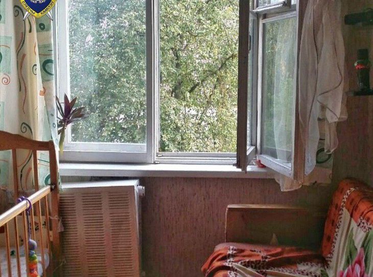 Сожитель был пьян. В Витебске маленький мальчик выпал из окна многоэтажки