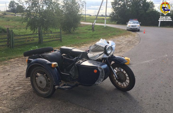 В Буда-Кошелевском районе мотоциклист-бесправник попал в ДТП: в реанимации два человека