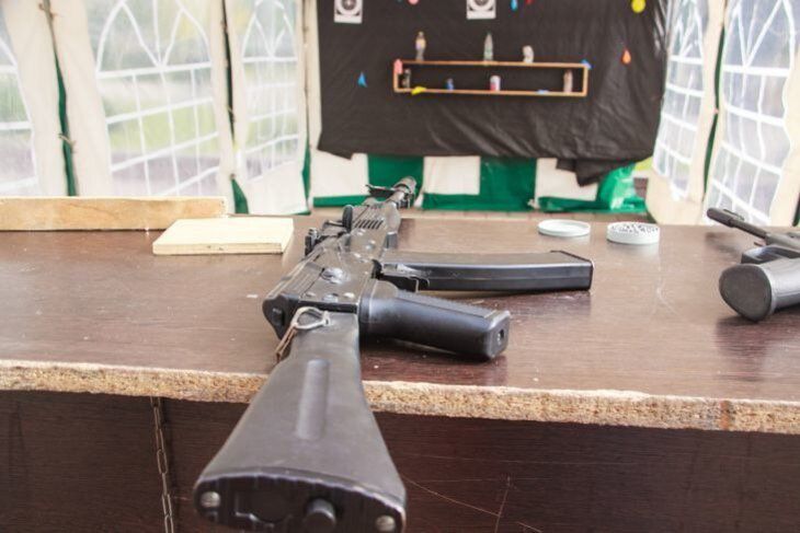 В Барановичах слушается дело о краже оружия из гарнизона. На скамье подсудимых – 10 человек