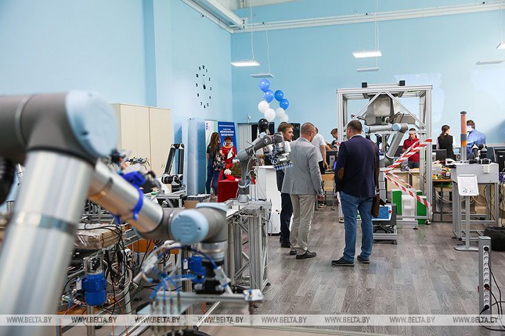 В Бресте появилась лаборатория промышленной робототехники В Бресте появилась лаборатория промышленной робототехники