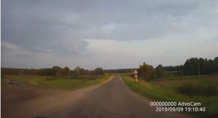 Доставали через лобовое стекло. Вот так под Городком водитель удирал от ГАИ 