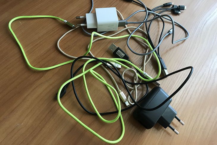 Что делать, если уронили телефон в воду? Лайфхаки от мастера сервисного ...