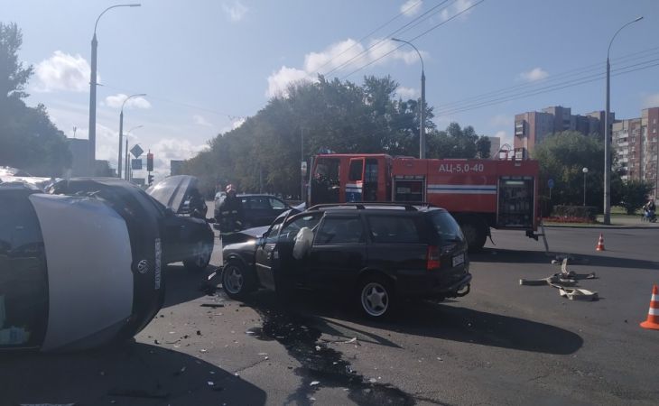 Жуткое ДТП в Бресте: столкнулись три авто, четыре человека в тяжелом состоянии Жуткое ДТП в Бресте: столкнулись три авто, четыре человека в тяжелом состоянии