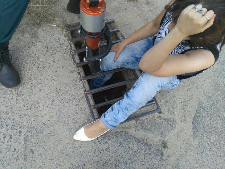 В Мозыре девушка застряла в ливневой канализации