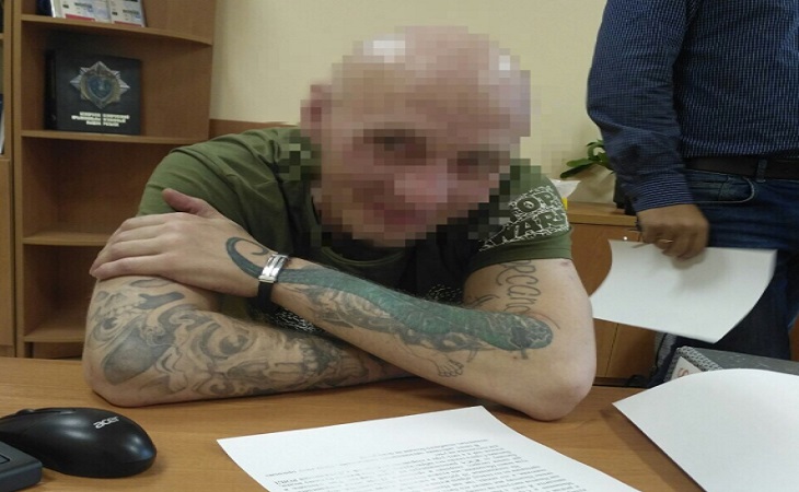 В минском сквере четверо бывших уголовников отобрали у мужчины одежду и обувь, а взамен дали сланцы В минском сквере четверо бывших уголовников отобрали у мужчины одежду и обувь, а взамен дали сланцы