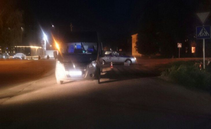 Ехал по проезжей части. В Орше микроавтобус сбил велосипедиста – он в больнице