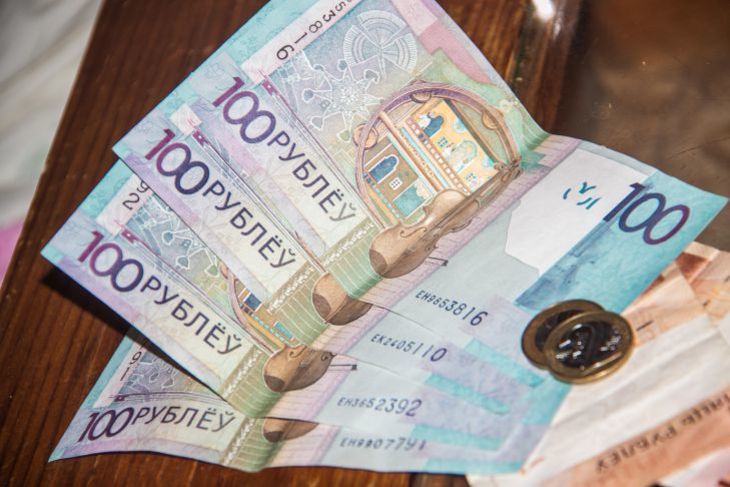 В какой валюте белорусы хранят деньги