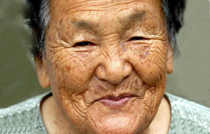 В Японии число столетних долгожителей превысило несколько десятков тысяч человек. 