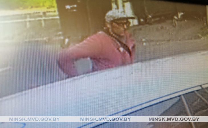 В Минске мужчина обчистил сотрудников магазина. Его разыскивают