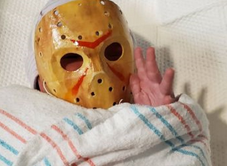 Первая фотография малышки, которая родилась в пятницу 13-го, ужасает. Мужчина неплохо подготовился к рождению дочери Первая фотография малышки, которая родилась в пятницу 13-го, ужасает. Мужчина неплохо подготовился к рождению дочери