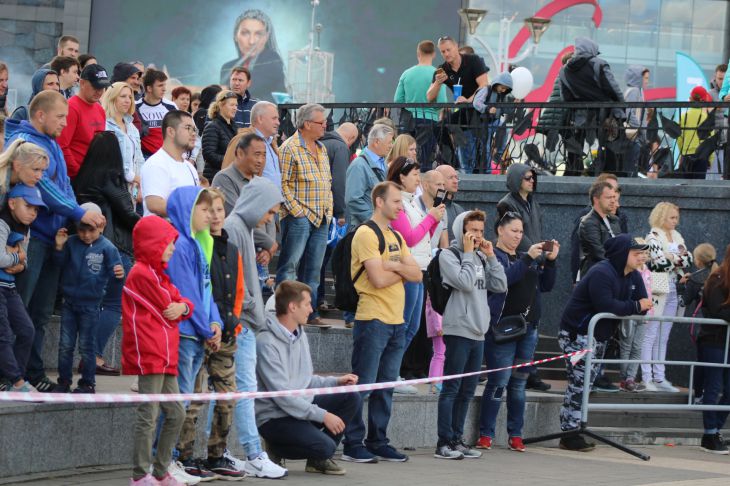 Тысячи байкеров и рок-концерт. Как в Минске закрыли мотосезон