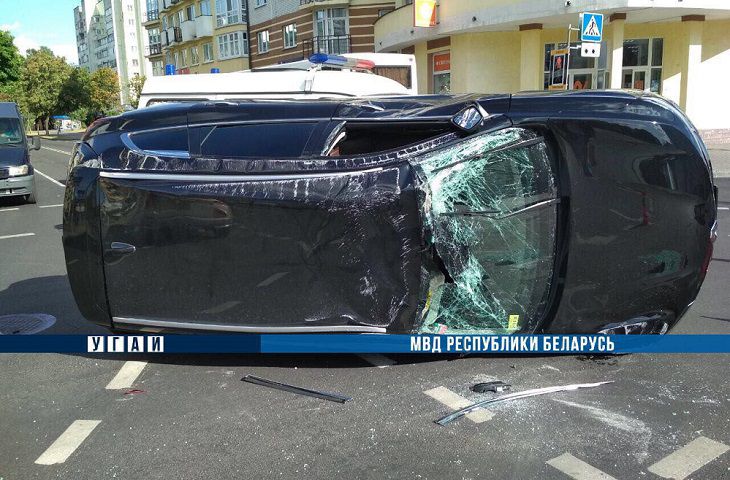 Серьезное ДТП в центре Бреста: авто несколько раз перевернулось, пострадала женщина