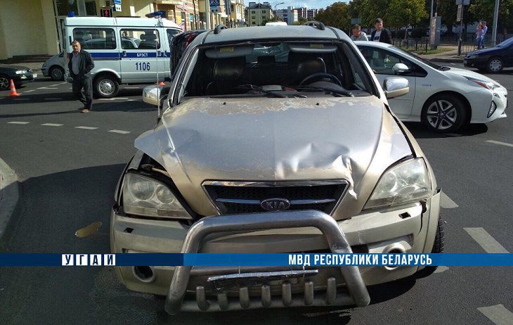 Серьезное ДТП в центре Бреста: авто несколько раз перевернулось, пострадала женщина