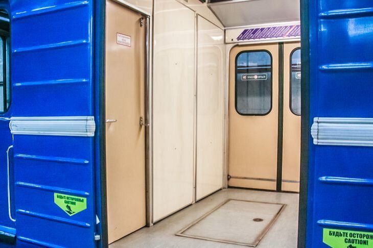 Второй случай за день. В минском метро пассажиры спасли мужчину, упавшего на рельсы