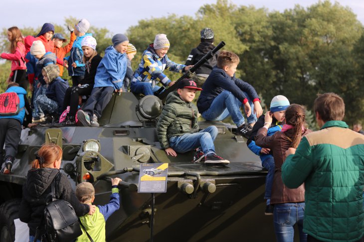 Развлечения для всей семьи, фудкорты и танки: как в Минске отмечают День танкиста
