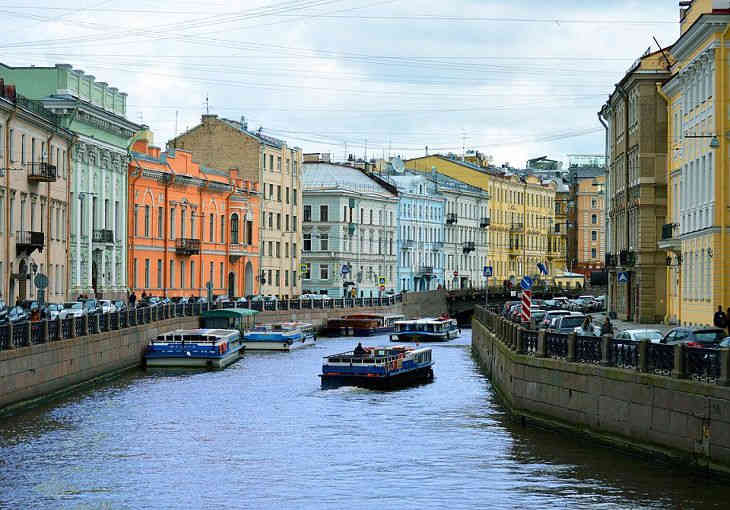 Наводнение грозит Санкт-Петербургу – вода в Неве поднимается