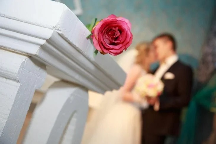 Мама жениха разослала свадебные приглашения с оскорблением невесты