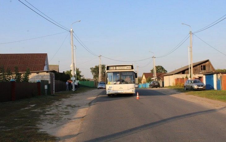В Могилеве женщина упала под автобус, а через два дня умерла в больнице В Могилеве женщина упала под автобус, а через два дня умерла в больнице
