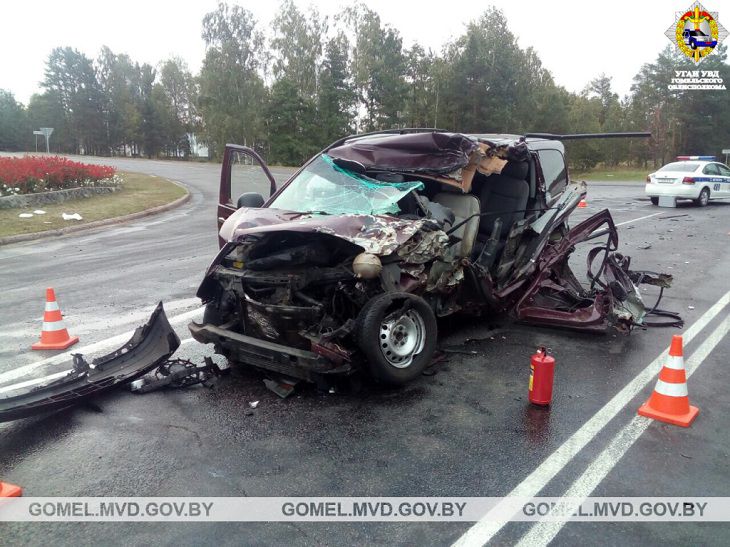 В Светлогорском районе легковушка влетела под фуру