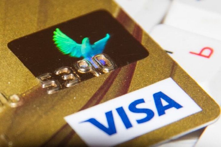 Белорусские подростки стали чаще попадаться на использовании украденных банковских карт