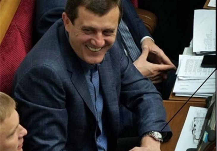 Не только у Бабича: нардеп «засветил» часы по цене элитного авто