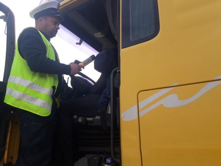 В Польше задержали белорусского дальнобойщика: пил пиво за рулем