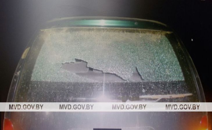 В Ляховичском районе автостопщик остановил попутку с помощью камня. Ему грозит до 6 лет