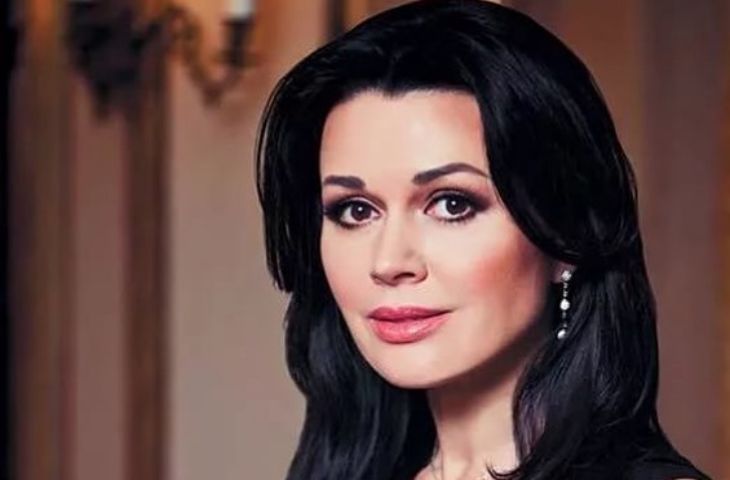 Актрису Анастасию Заворотнюк перевели из реанимации