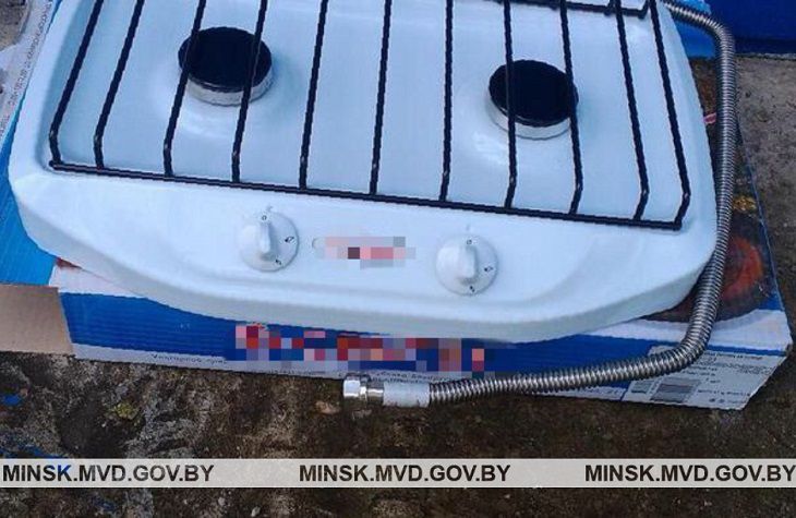 Минчанка украла из квартиры знакомой электроплиту, 10 тарелок и 5 пар носков