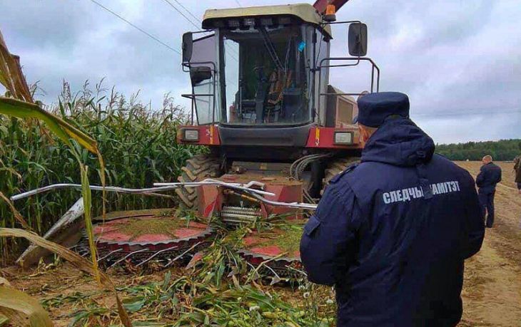В Дзержинском районе женщина попала в жатку комбайна: состояние тяжелое, СК проводит проверку В Дзержинском районе женщина попала в жатку комбайна: состояние тяжелое, СК проводит проверку