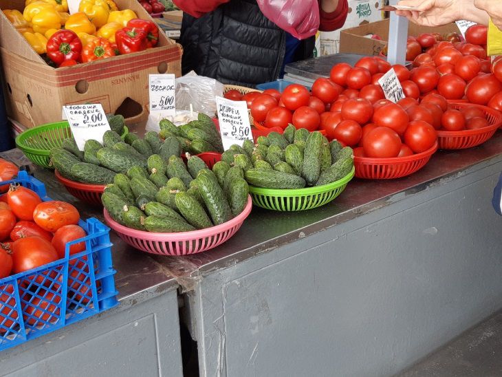 Облепиха от 4,5 руб, малина от 2,5 руб. Какие цены предлагают на Комаровском рынке за «витамины»  