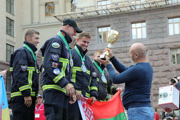 Белорусские спасатели одержали победу на международных соревнованиях в Киеве