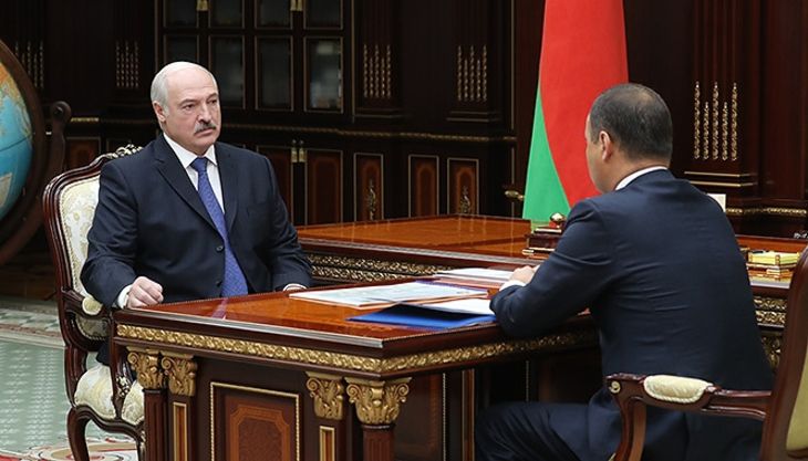 Лукашенко доложили о впечатляющих зарплатах в Госкомвоенпроме. Но его не впечатлило