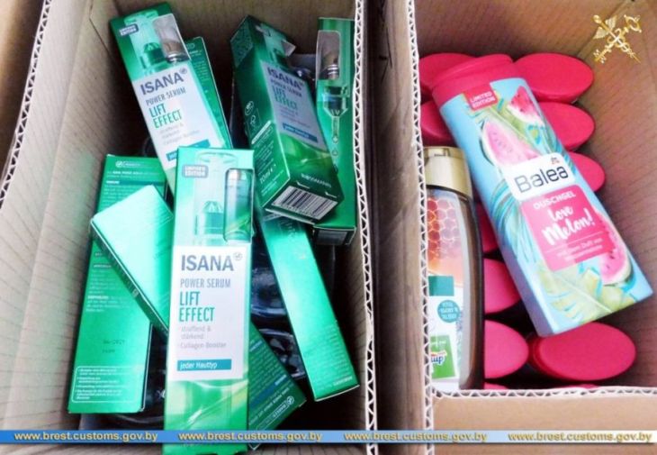 На белорусской границе задержали фуру, набитую нелегальной косметикой На белорусской границе задержали фуру, набитую нелегальной косметикой