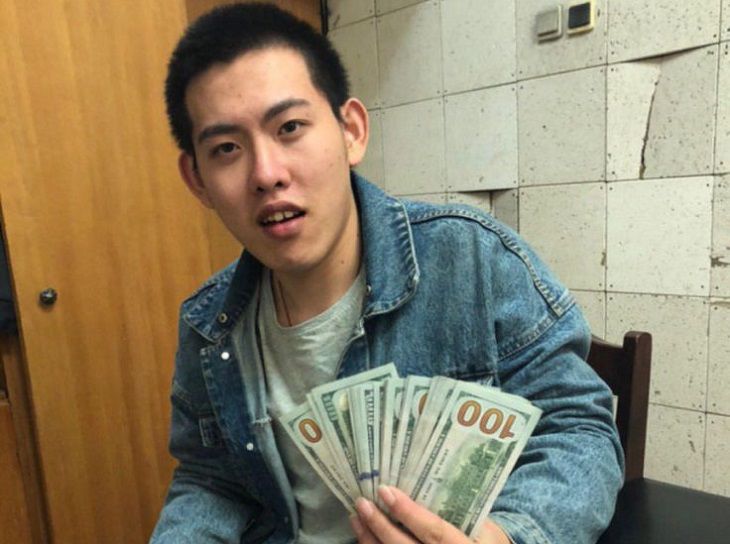 В Минске милиция помогла китайскому студенту найти потерянную сумку с крупной суммой денег