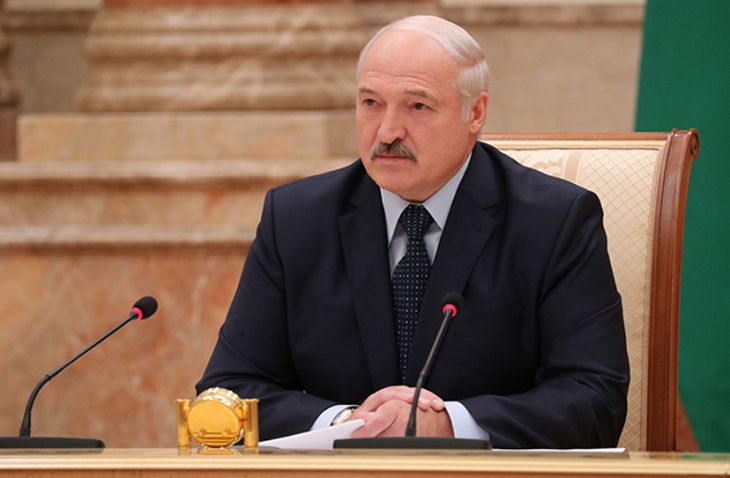 Лукашенко: не хотим сделать яблоком раздора русский язык
