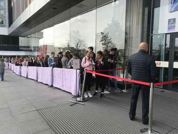 Рубашка за 2 рубля и цены выше польских. Как прошло открытие первого в Беларуси магазина H&M