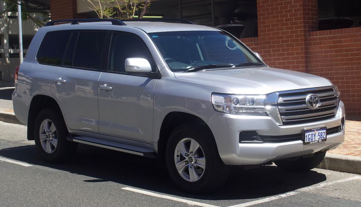 Бюджетный аналог Toyota Land Cruiser 200 добрался до дилеров