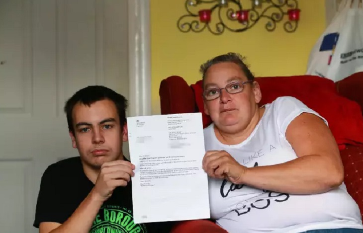 Письмо о смерти сына шокировало мать. Вот только он оказался жив Живой мужчина получил от правительства письмо о своей смерти