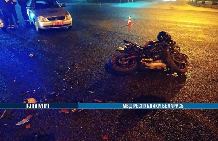 В Гомеле водитель «Ауди» не уступил дорогу мотоциклисту. Пассажирка байка попала на операционный стол