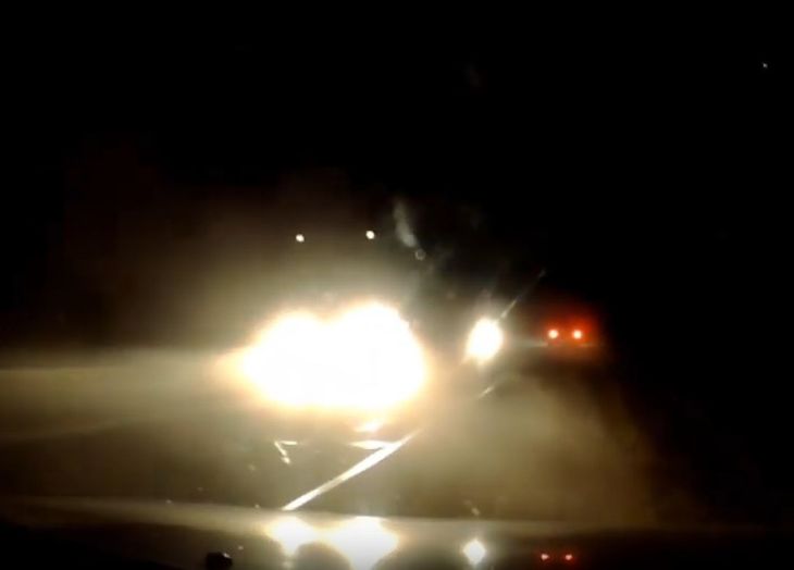 Под Гродно кроссовер «безбашенно» пошел на обгон в лобовую, разбросав встречные авто по обочинам Под Гродно кроссовер «безбашенно» пошел на обгон в лобовую, разбросав встречные авто по обочинам