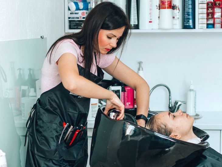 «Выходной, проведенный дома без работы, – впустую потраченное время». Откровение парикмахера