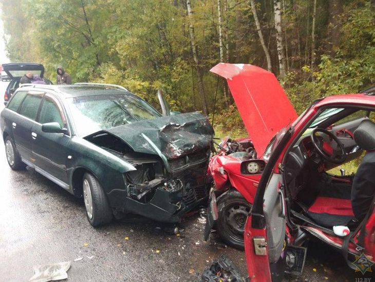 Лобовая авария под Поречье: на место ДТП выезжали медики и МЧС