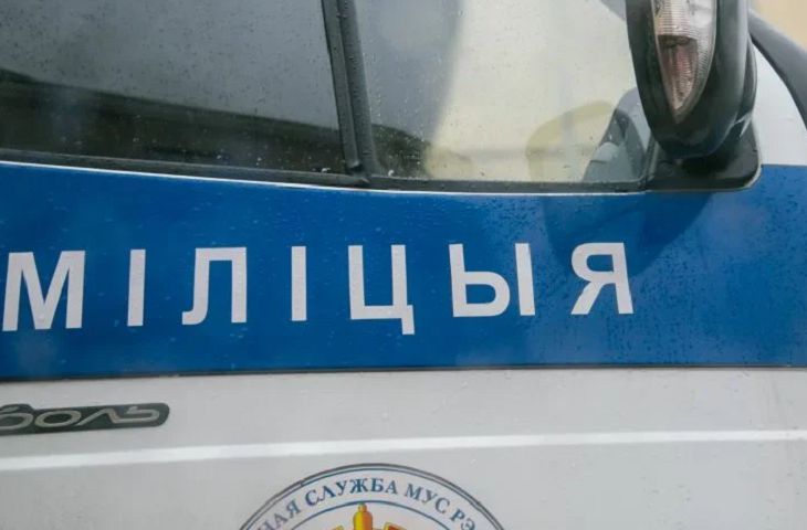 В Жлобине мужчина угрожал ножом сотрудникам салона связи В Жлобине мужчина угрожал ножом сотрудникам салона связи