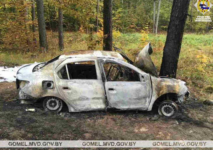 В Гомельском районе людей из горящей машины спасли молодожены, ехавшие в такси со своей свадьбы