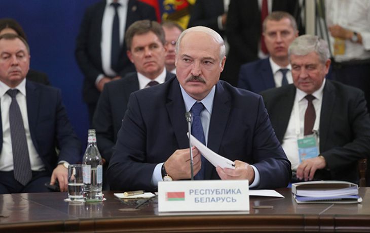 Лукашенко не остался на фотографирование в Ереване