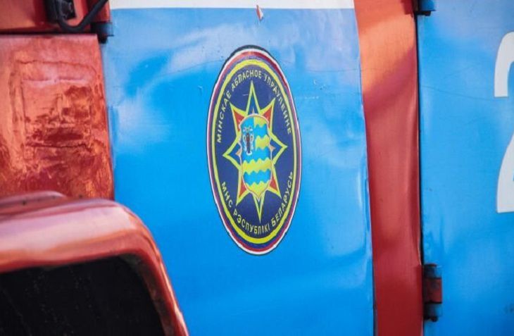 В Солигорском районе мужчину засыпало землей. Его спасали бойцы МЧС