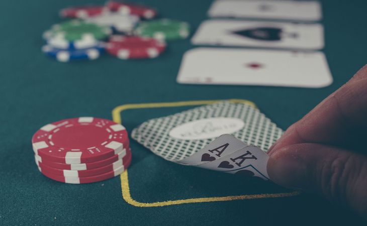 В Санкт-Петербурге белоруса будут судить за организацию покерного клуба