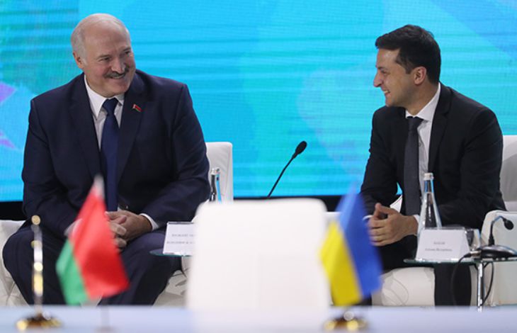 Зеленский и Лукашенко выпили за сотрудничество на форуме регионов и рассмешили зал